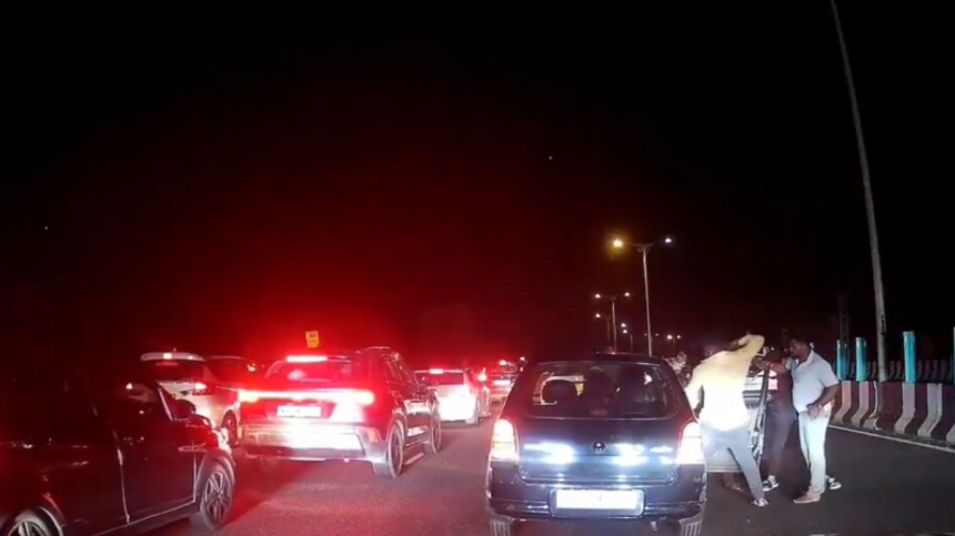 a-family-with-children-is-attacked-by-a-group-of-men-on-the-bengaluru-mysuru-expressway,-triggering-a-shocking-video-of-road-rage.