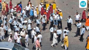 15,000-people-walk-to-vidhan-bhavan-due-to-delay-in-naming-of-navi-mumbai-airport