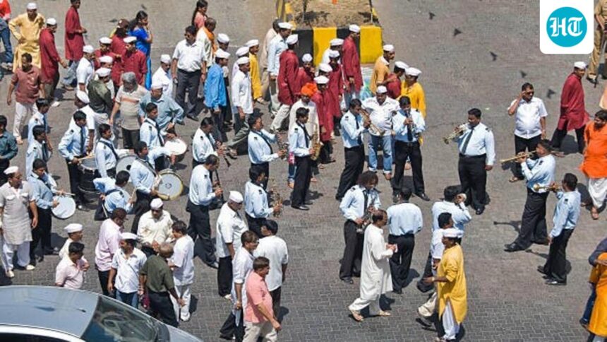 15,000-people-walk-to-vidhan-bhavan-due-to-delay-in-naming-of-navi-mumbai-airport