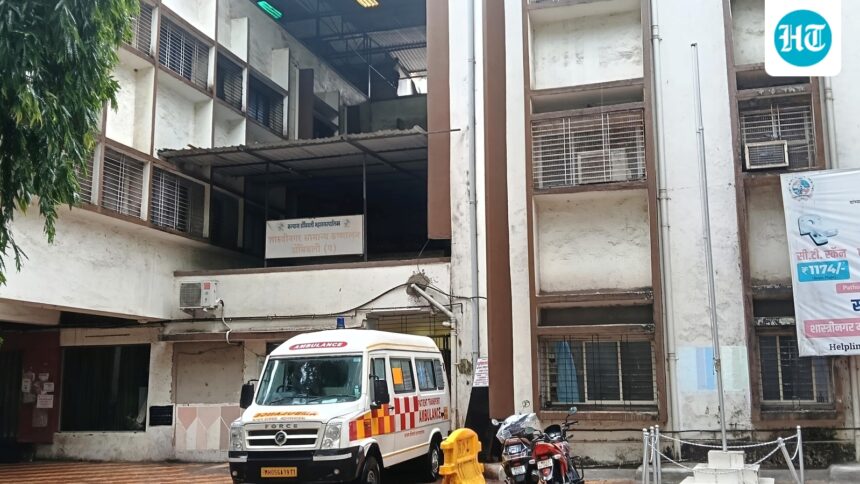 shiv-sena-assaults-doctors-nurses-in-hospital-viral-video-sparks-controversy-ubt-sena-criticizes-goondagiri | GIBN shiv-sena-assaults-doctors,-nurses-in-hospital,-viral-video-sparks-controversy;-ubt-sena-criticizes-‘goondagiri’