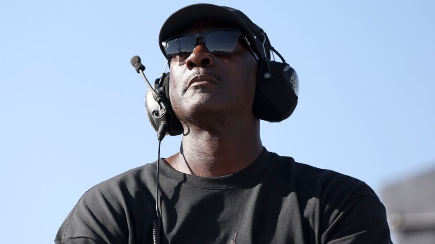 why-upper-deck-brings-back-memories-of-michael-jordans-viral-marketing-stunt-from-1992 | GIBN why-upper-deck-brings-back-memories-of-michael-jordan’s-viral-marketing-stunt-from-1992