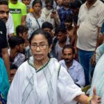 amid-the-exodus-in-the-trinamool-congress,-this-is-who-is-still-on-mamata’s-team