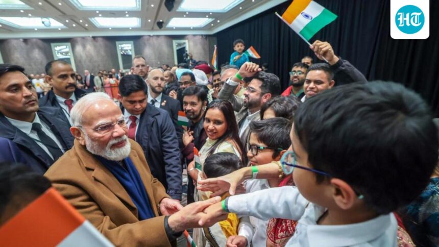 prime-minister-modi-arrives-in-new-zealand-on-the-last-leg-of-his-three-nation-tour