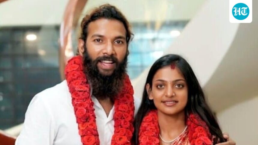 kerala-hc-is-lifting-protection-on-mahakumbh-monalisa-fame-after-cops-failed-to-trace-her