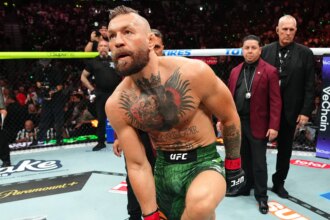 conor-mcgregor-injury:-what-happened-to-his-knee-during-the-holloway-fight?