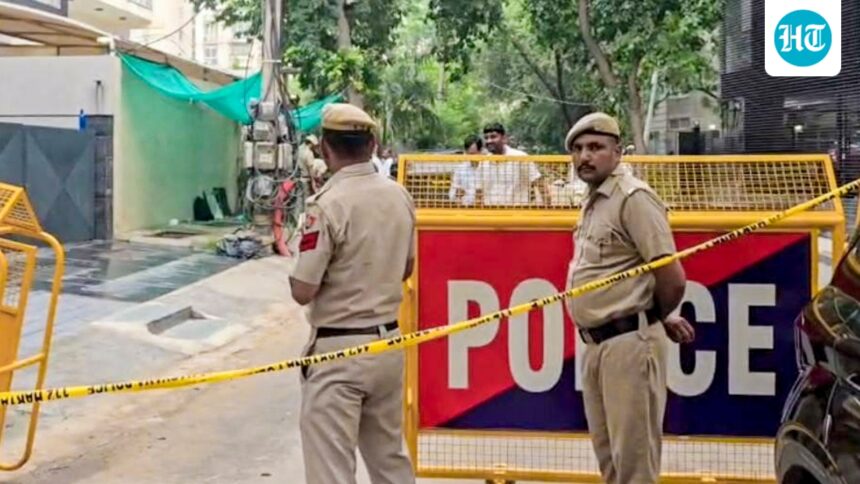 ai-engineer-stabs-girlfriend-to-death-in-gurugram-pg,-dies-by-suicide-hours-later