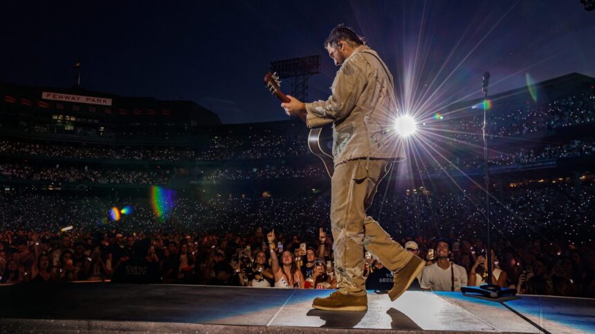 noah-kahan-cements-his-status-as-a-hometown-hero-with-the-finale-of-his-divine-fenway-park-residency