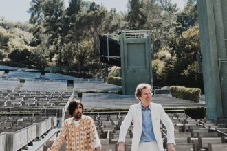 jackson-browne,-bec-honor-and-wes-anderson-needle-drop-by-at-the-hollywood-bowl