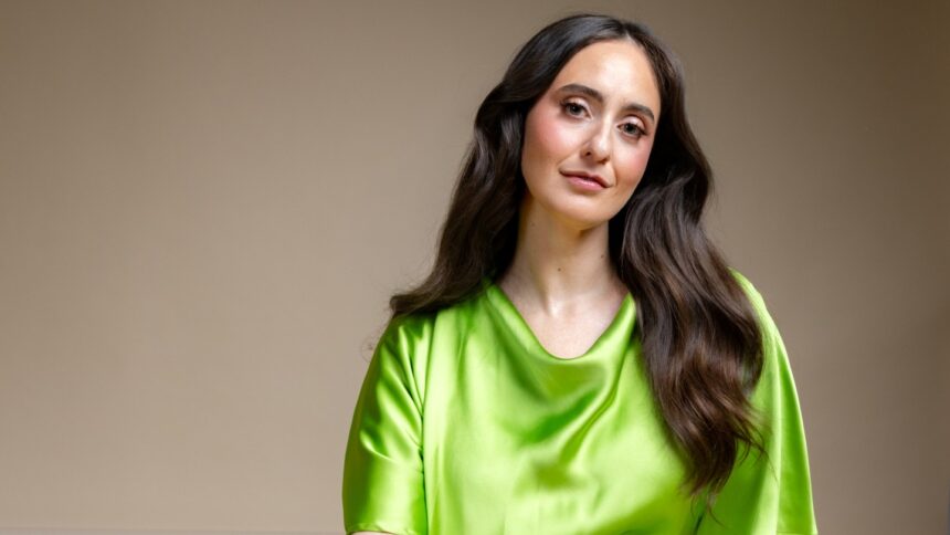 kathryn-cohen-had-a-stroke-caused-by-hailey-bieber-and-now-shes-doing-a-one-man-show-about-it-with-broadway-royalty | GIBN kathryn-cohen-had-a-stroke-caused-by-hailey-bieber-and-now-she’s-doing-a-one-man-show-about-it-with-broadway-royalty.