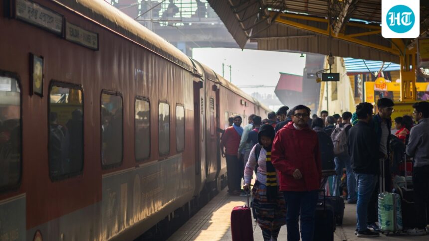 rs-127-crore-items-stolen-rs-104-crore-loss-rti-reveals-56-jump-in-theft-of-railway-linens | GIBN rs-1.27-crore-items-stolen,-rs-104-crore-loss:-rti-reveals-56%-jump-in-theft-of-railway-linens