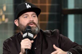 tom-segura-net-worth:-how-much-money-does-the-podcaster-have-now