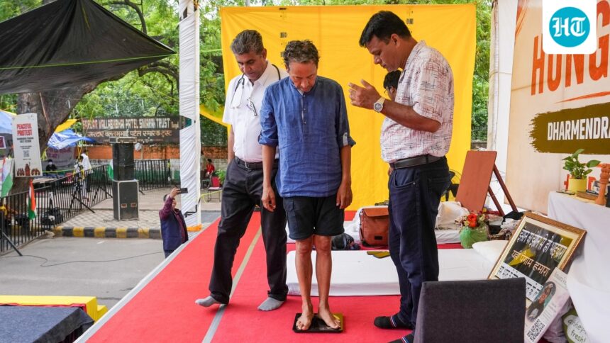 ‘apolitical’-cockroach-protest-caught-between-absent-rahul,-indifferent-modi-govt-while-wangchuk’s-health-worsens