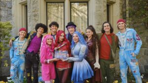 how-‘descendants-5’-takes-off-in-wonderland-and-introduces-new-characters-(hello,-chessy-the-cat!)