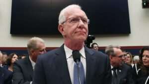 who-is-chesley-“sully”-sullenberger?-5-things-about-a-hero-pilot