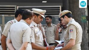 the-delhi-police-constable-who-shot-his-wife-kills-himself-using-the-same-service-pistol