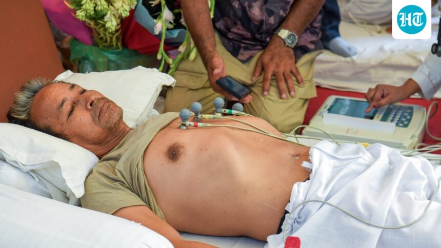 sonam-wangchuk-hunger-strike-live:-delhi-hc-to-hear-plea-on-wangchuk’s-health;-kejriwal-to-visit-jantar-mantar