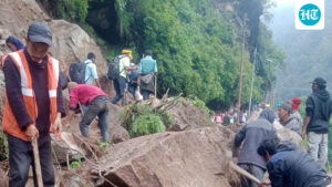 kedarnath-yatra-resumes-activity-after-landslide-obstructs-trek-route.-imd-issues-an-alert