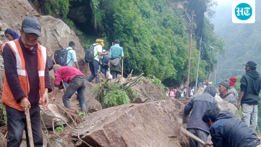 kedarnath-yatra-resumes-activity-after-landslide-obstructs-trek-route.-imd-issues-an-alert