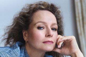 how-samantha-morton-pulled-off-her-wild-‘the-odyssey’-performance-as-circe:-“i-wanted-to-possess-it”