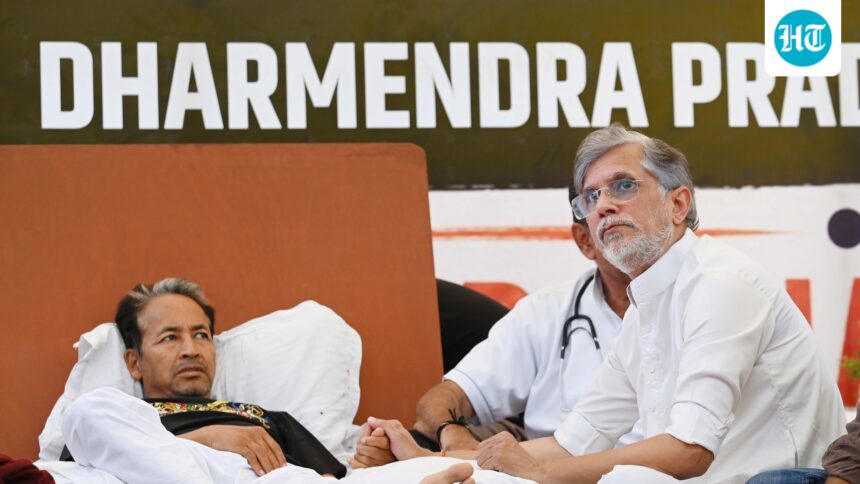 congressman-pawan-khera-meets-sonam-wangchuk-as-the-opposition-intensifies-its-support-amid-the-hunger-strike | GIBN congressman-pawan-khera-meets-sonam-wangchuk-as-the-opposition-intensifies-its-support-amid-the-hunger-strike