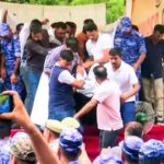 white-sheets-and-plainclothes-cops:-how-delhi-police-‘removed’-sonam-wangchuk-amid-a-sea-of-​​protesters