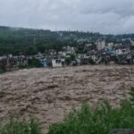 4-dead-and-many-missing-due-to-floods-and-heavy-rains-that-hit-jammu-and-kashmir.-amarnath-yatra-was-suspended,-cm-omar-cut-off-delhi-trip