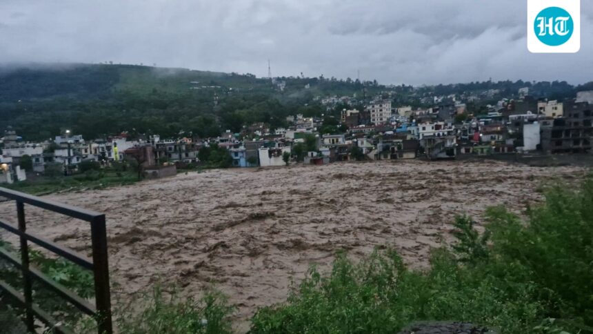 4-dead-and-many-missing-due-to-floods-and-heavy-rains-that-hit-jammu-and-kashmir-amarnath-yatra-was-suspended-cm-omar-cut-off-delhi-trip | GIBN 4-dead-and-many-missing-due-to-floods-and-heavy-rains-that-hit-jammu-and-kashmir.-amarnath-yatra-was-suspended,-cm-omar-cut-off-delhi-trip