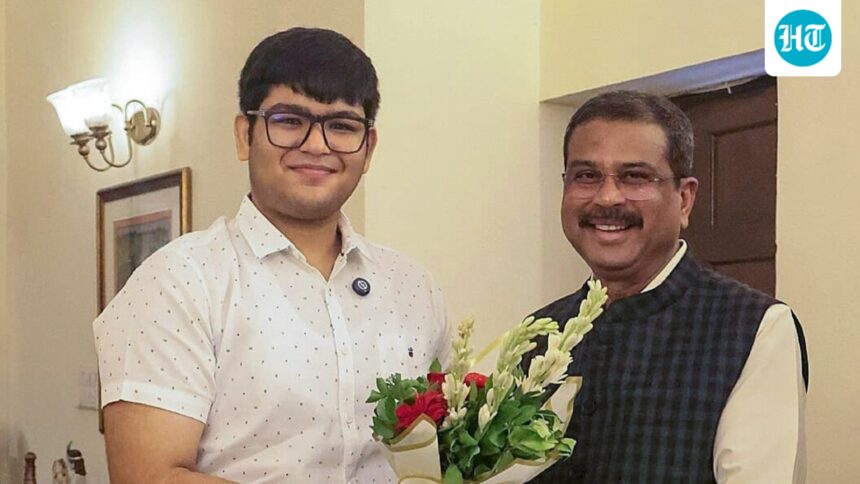 amidst-fiery-demands-for-his-resignation-over-neet-leak-education-minister-pradhan-meets-with-topper-what-did-he-say | GIBN amidst-fiery-demands-for-his-resignation-over-neet-leak,-education-minister-pradhan-meets-with-topper.-what-did-he-say?
