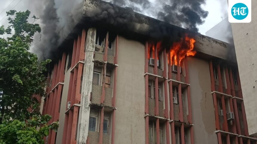 a-fire-broke-out-in-a-12-storey-government-building-in-lucknow-operations-are-ongoing | GIBN a-fire-broke-out-in-a-12-storey-government-building-in-lucknow.-operations-are-ongoing