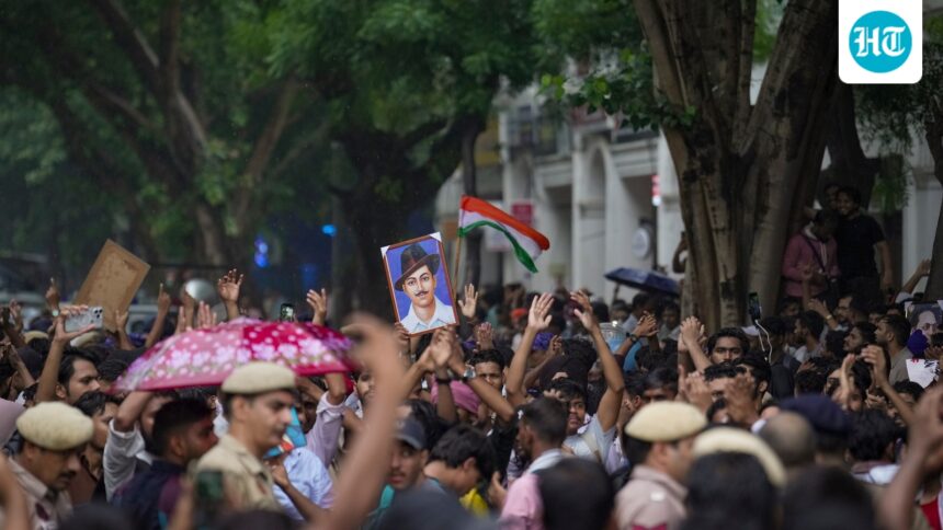 mahua-moitra-by-shabana-azmi-big-names-in-the-akps-march-to-parliament-today | GIBN mahua-moitra-by-shabana-azmi:-big-names-in-the-akp’s-march-to-parliament-today