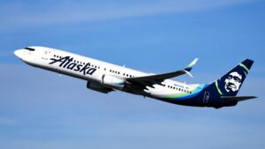 alaska-airlines-declares-a-state-of-emergency:-inside-a-787-dreamliner-flight