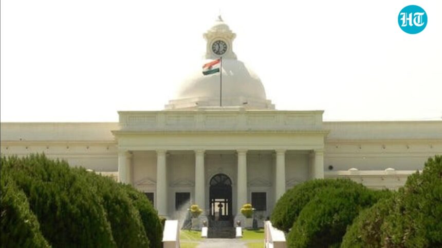 amid-cjp-protests,-iit-roorkee-is-asking-students-and-staff-not-to-participate-in-political-activity
