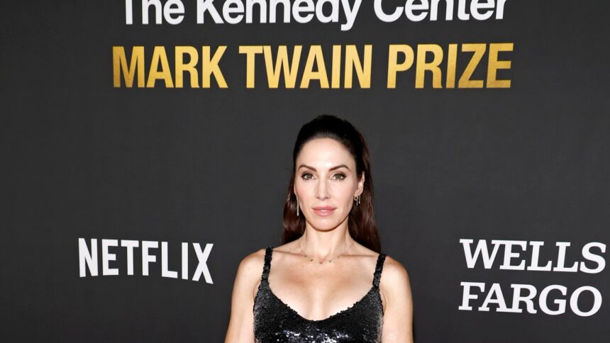 no,-netflix-did-not-cut-the-trump-joke-from-the-set-of-whitney-cummings-at-the-mark-twain-award-ceremony