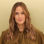 jennifer-garner-talks-about-the-‘absolutely-funny’-way-her-family-was-stalked-by-paparazzi:-‘it-was-dangerous’