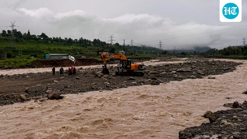 heavy-rains-have-caused-massive-flash-floods-in-johnson-&-johnson’s-budgam,-and-rescue-operation-is-underway