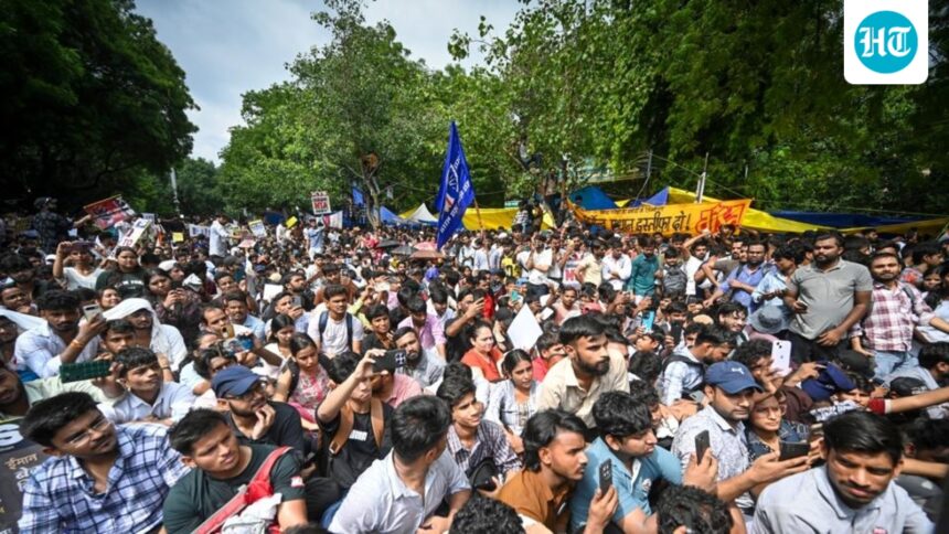 cjp-protest-live-heavy-barricades-across-delhi-congress-units-across-india-are-protesting-after-rahul-and-priyanka-were-detained | GIBN cjp-protest-live:-heavy-barricades-across-delhi;-congress-units-across-india-are-protesting-after-rahul-and-priyanka-were-detained