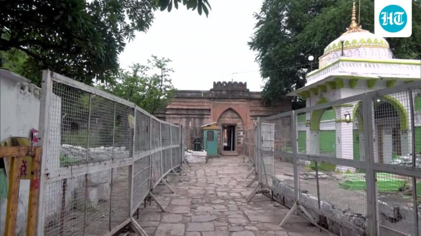 sc-asks-centre,-mp-to-abide-by-‘letter-and-spirit’-of-order-issued-at-prayer-site-near-bhojshala-complex