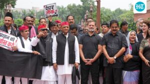 opposition-mps-hold-a-‘black-day’-protest-against-‘police-brutality’-against-student-demonstrators