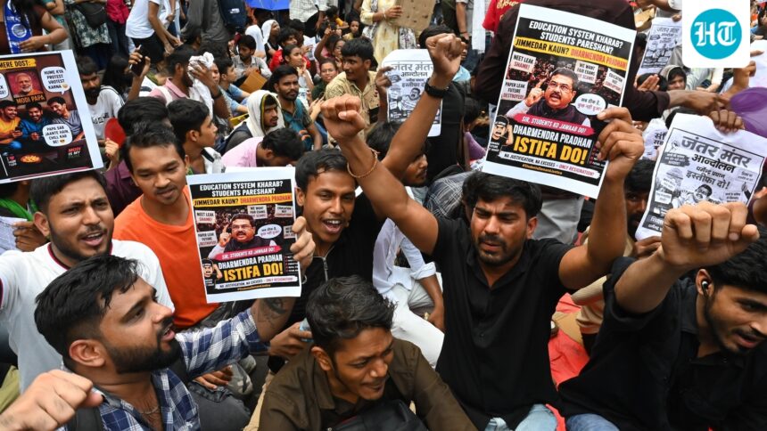 cjp-protest-live:-cjp-claims-police-stopped-‘damaged-car’-outside-jantar-mantar;-16-metro-stations-closed-again
