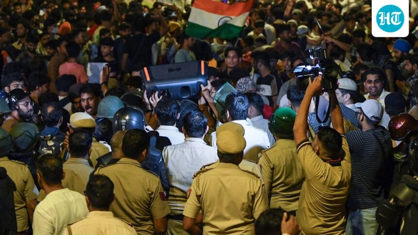 cjp-protest-live:-delhi-police-arrests-more-than-25-students-heading-to-jantar-mantar;-sonam-wangchuk-ends-quickly
