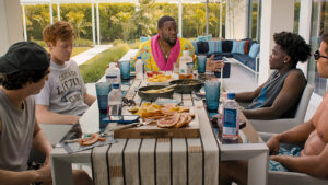 72-hours-movie-review:-kevin-hart-throws-himself-into-the-slapstick,-but-netflix’s-intergenerational-farce-dispels-its-premise