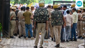 delhi-police-to-investigate-anti-police-violence-at-cjp-protest,-11-firs-have-been-lodged-so-far