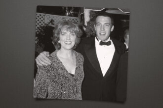 chris-affleck,-mother-of-oscar-winners-ben-and-casey-affleck,-has-died-at-the-age-of-83