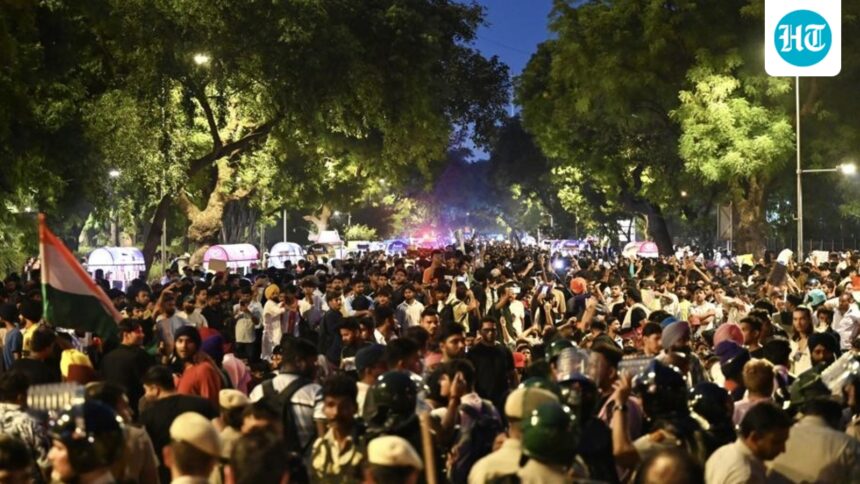 delhi-hc-urgently-hears-plea-against-internet-shutdown-at-1.5-km-jantar-mantar-amid-cjp-protest