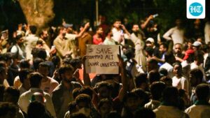 crowds-swell-and-mood-of-defiance-continues-as-protest-continues-at-jantar-mantar