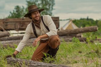 luke-bracey-embraces-pa’s-faults-in-‘little-house-on-the-prairie’:-“we-didn’t-want-him-to-be-perfect”