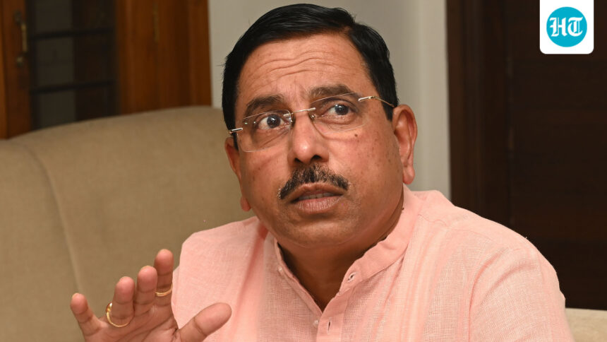 pralhad-joshis-first-reaction-after-getting-education-ministry-assignment-i-accept-it-with-humility | GIBN pralhad-joshi’s-first-reaction-after-getting-education-ministry-assignment:-‘i-accept-it-with-humility’