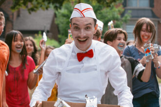‘ice-cream-man’-review:-eli-roth’s-small-town-horror-flick-is-for-diehard-slasher-fans,-and-absolutely-no-one-else