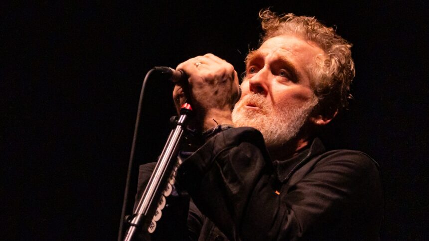 glen-hansard’s-funeral-draws-hundreds-of-stars-and-civilians-as-marketa-irglova,-eddie-vedder-perform