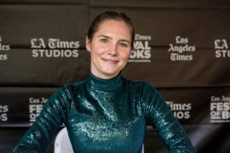 where-is-amanda-knox-now?-her-life-today-after-prison-&-wrongful-conviction